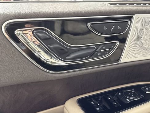 Certified 2023 Lincoln Navigator Reserve AWD/4WD image 16