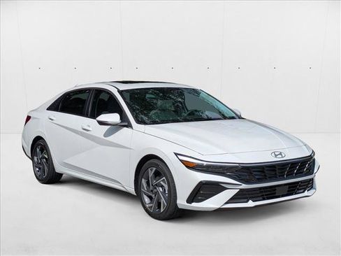 New 2025 Hyundai Elantra Limited image 9