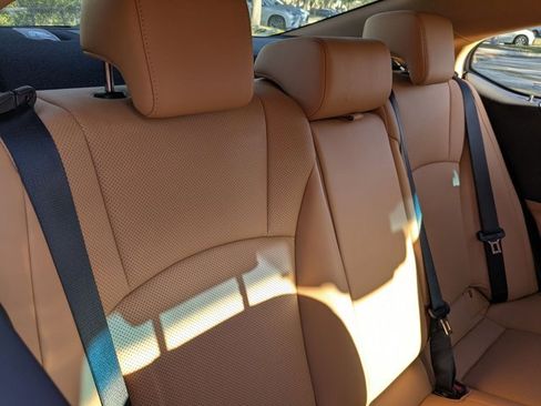 Used 2025 Lexus ES 300h w/ Premium Package image 19