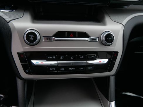 Used 2023 Ford Explorer XLT w/ Equipment Group 202A image 25