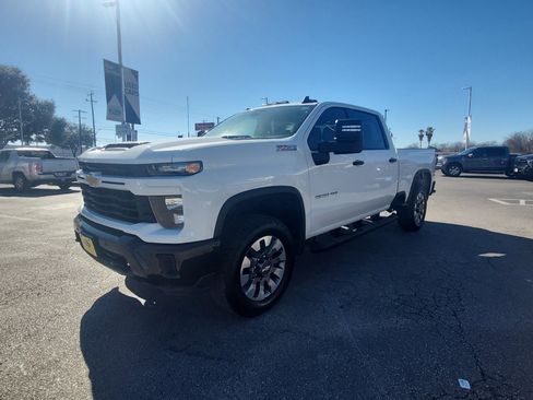 Used 2025 Chevrolet Silverado 2500 Custom w/ Custom Value Package image 8