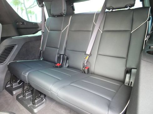 Used 2024 Cadillac Escalade Premium Luxury AWD/4WD image 21