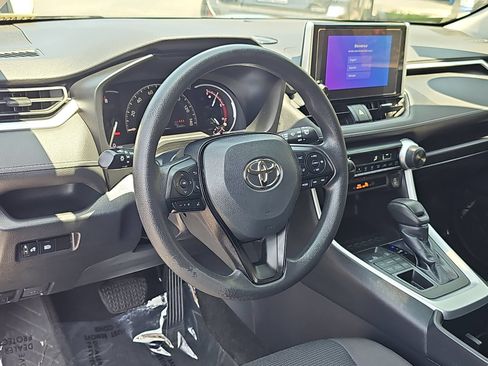 Used 2023 Toyota RAV4 LE AWD/4WD image 15