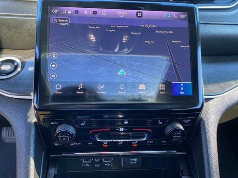 Used 2024 Jeep Grand Cherokee Limited image 15