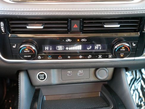 Certified 2023 Nissan Rogue SL w/ SL Premium Package image 22