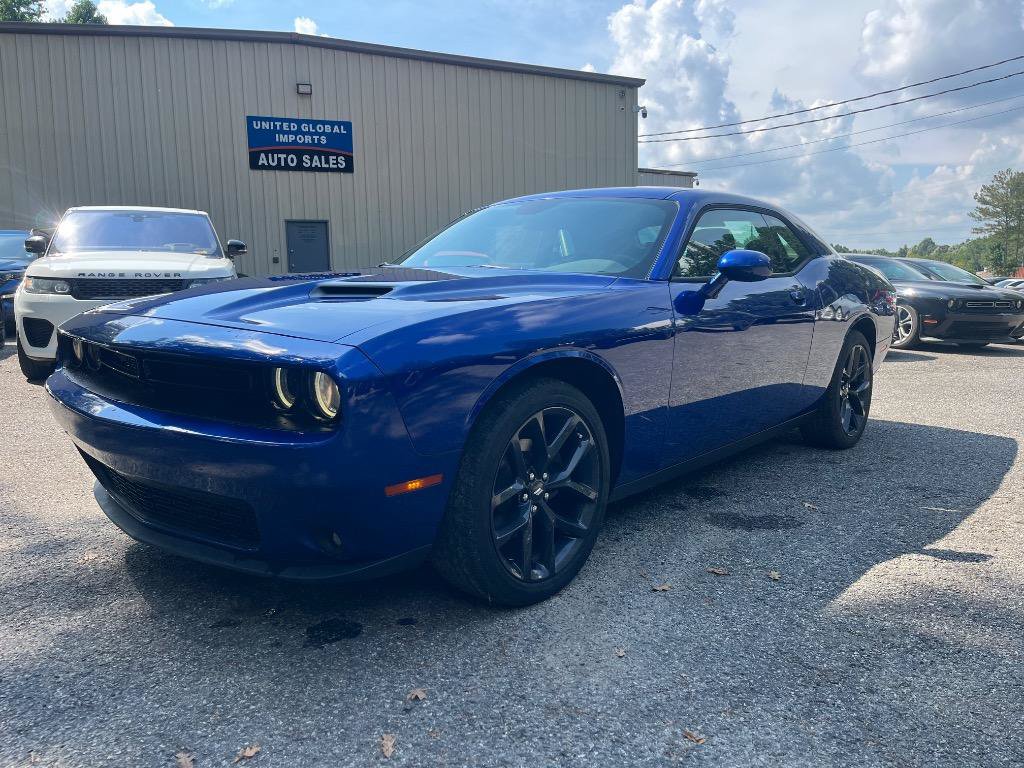 Used 2020 Dodge Challenger SXT w/ Blacktop Package RWD image 1