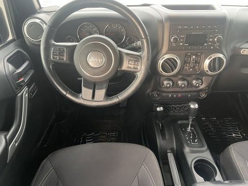 Used 2018 Jeep Wrangler Unlimited Sahara w/ Connectivity Group image 16