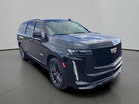 Certified 2024 Cadillac Escalade ESV V w/ Heavy-Duty Trailer Package image 6