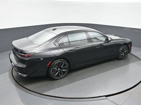 Used 2023 BMW 760i xDrive w/ Luxury Rear Seating Package AWD/4WD image 16