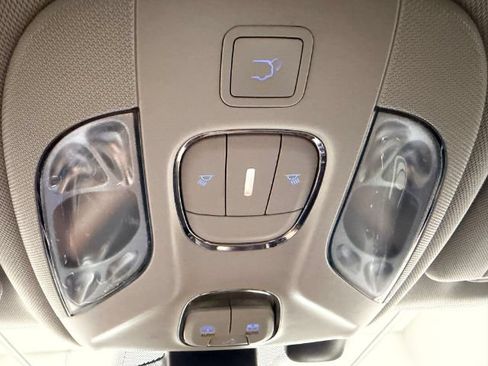 Used 2018 Jeep Compass Limited w/ Navigation Group AWD/4WD image 19
