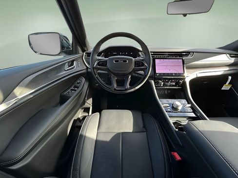 New 2025 Jeep Grand Cherokee L Overland w/ Advanced Protech Group III AWD/4WD image 13