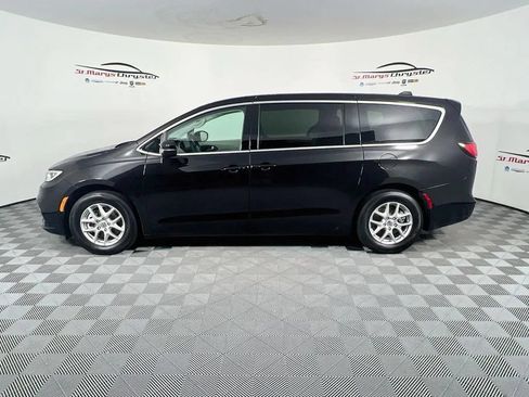 Used 2024 Chrysler Pacifica Touring-L FWD image 5