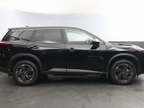 Certified 2026 Nissan Rogue SV image 4