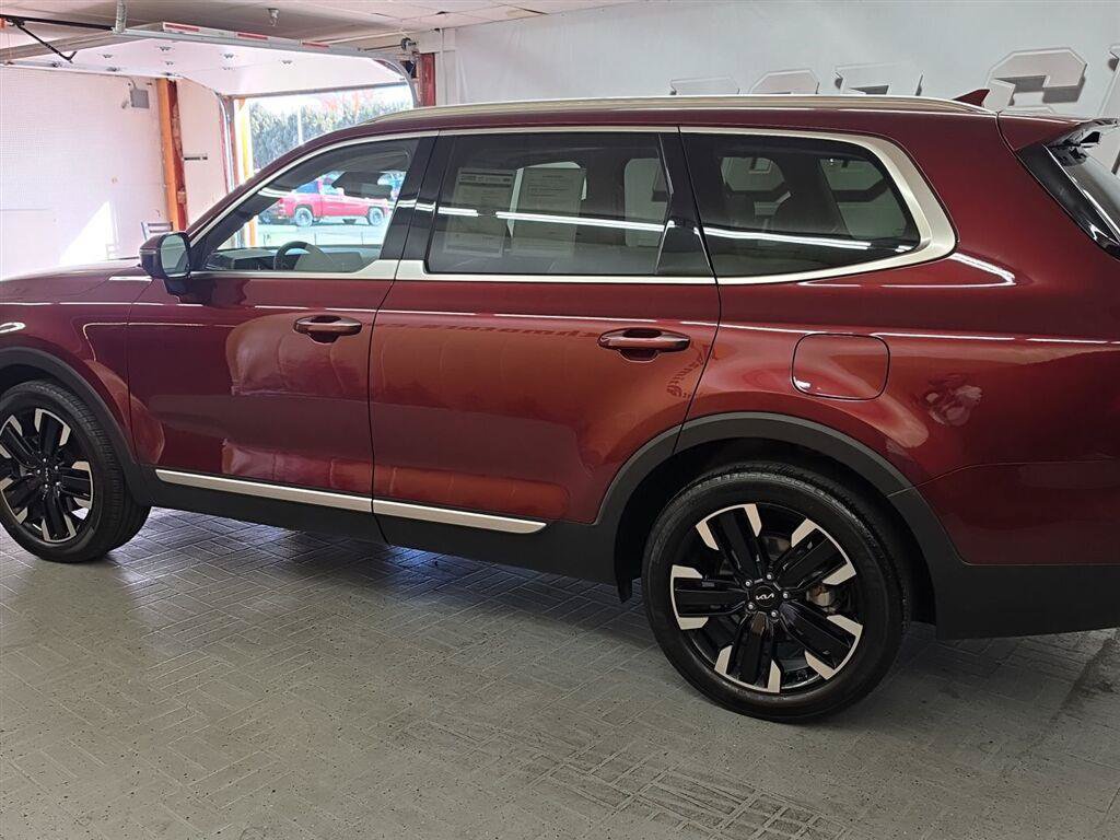 Used 2024 Kia Telluride SX Prestige AWD/4WD image 3