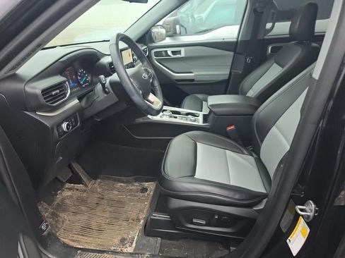 Used 2022 Ford Explorer XLT w/ Equipment Group 202A image 13