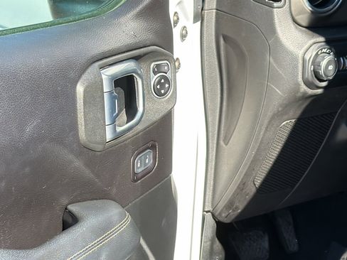 Used 2020 Jeep Wrangler Unlimited Sahara image 15