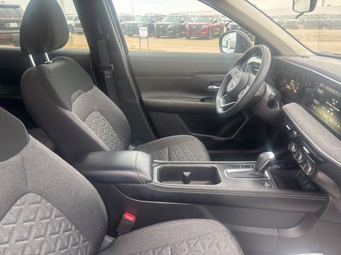 Certified 2025 Nissan Kicks SV image 25