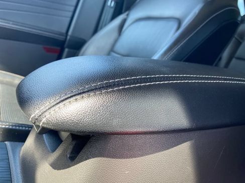 Used 2025 Ford Escape Platinum AWD/4WD image 30