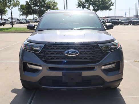 Used 2021 Ford Explorer XLT w/ Equipment Group 202A RWD image 9