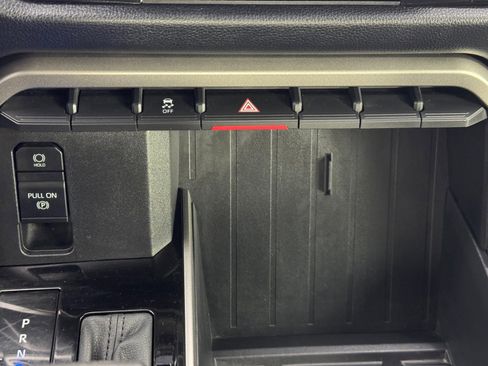 Used 2022 Toyota Tundra SR5 w/ SR5 Convenience Package image 27