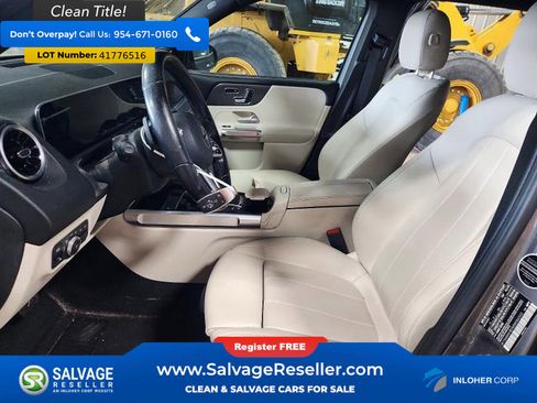 Used 2021 Mercedes-Benz GLB 250 4MATIC w/ Premium Package image 9