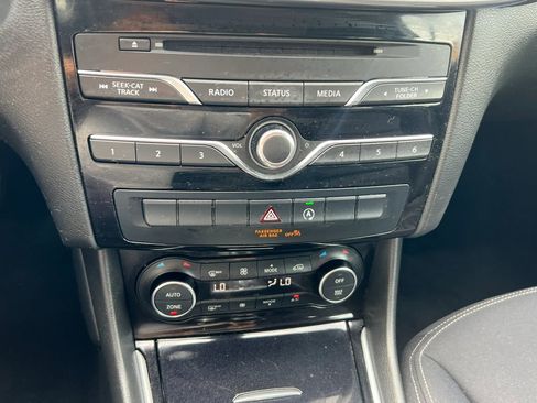 Used 2017 INFINITI QX30 image 18
