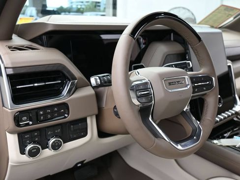 Used 2026 GMC Yukon XL Denali w/ Denali Reserve Package AWD/4WD image 15