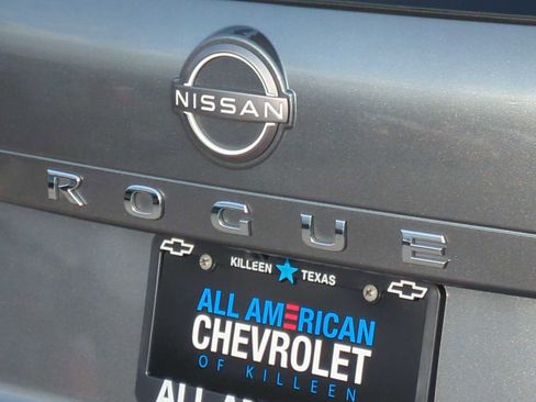 Used 2023 Nissan Rogue SV image 31