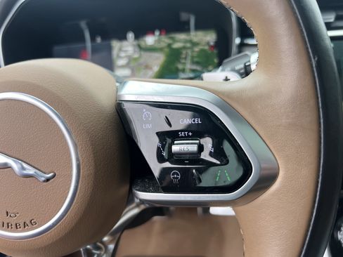 Used 2022 Jaguar XF SE image 22