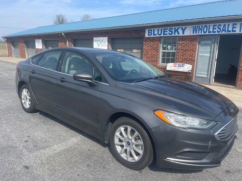 Used 2017 Ford Fusion S image 2