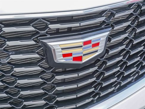 Used 2023 Cadillac XT4 Luxury w/ Cold Weather Package image 11