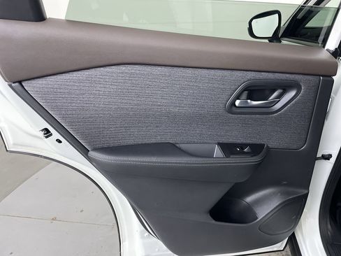 Used 2022 Nissan Rogue SV image 19