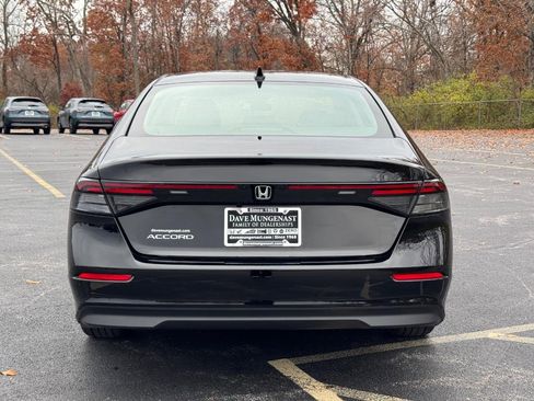 Certified 2025 Honda Accord SE image 5