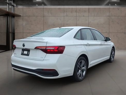 Used 2023 Volkswagen Jetta SE image 6