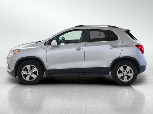 Used 2019 Chevrolet Trax LT w/ LT Convenience Package image 4