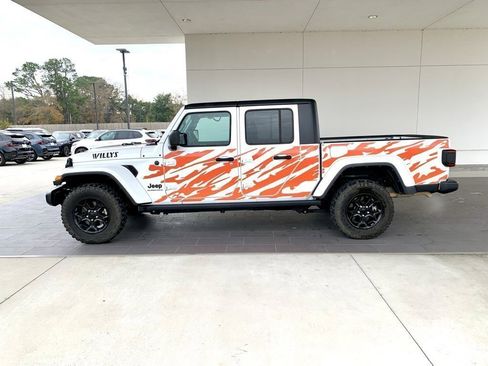 Used 2023 Jeep Gladiator Willys image 8