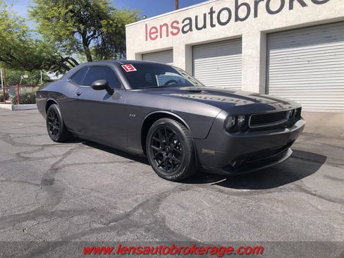 Used 2013 Dodge Challenger R/T image 2