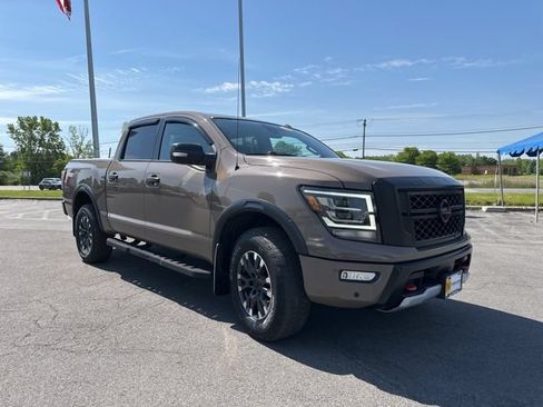 Used 2021 Nissan Titan PRO-4X w/ Pro-4x Convenience Package AWD/4WD image 8