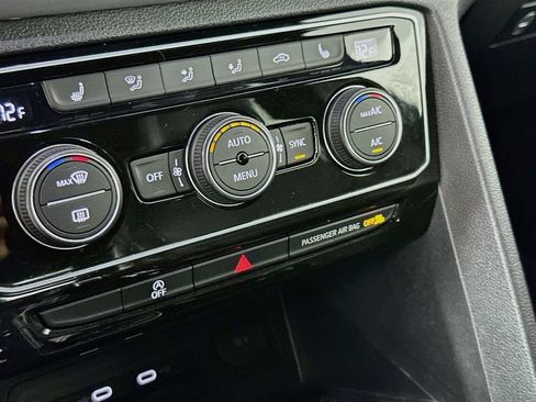 Used 2022 Volkswagen Atlas Cross Sport SE AWD/4WD image 17