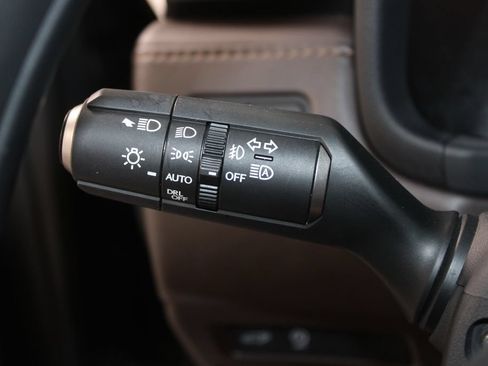 Used 2024 Lexus LX 600 4WD w/ Luxury Package image 26