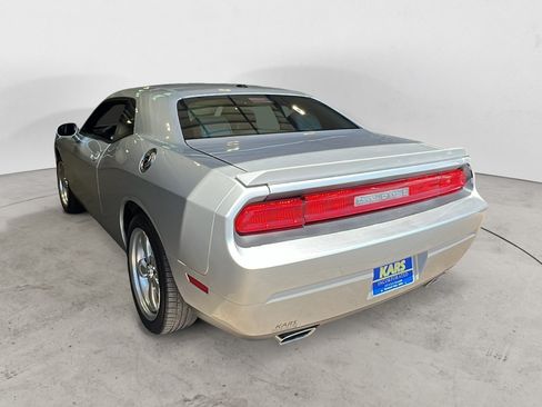 Used 2010 Dodge Challenger R/T RWD image 4