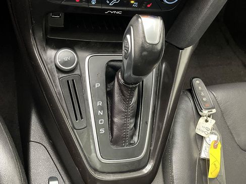 Used 2015 Ford Focus Titanium FWD image 26