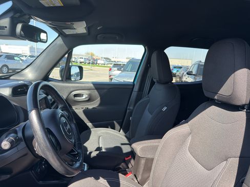 Used 2021 Jeep Renegade Latitude AWD/4WD image 26