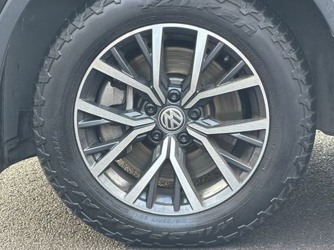 Used 2020 Volkswagen Tiguan SE w/ Panoramic Sunroof Package image 36