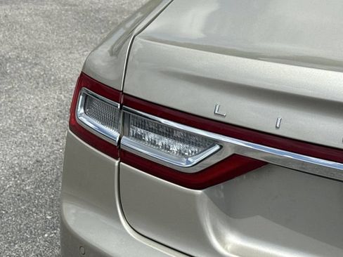 Used 2017 Lincoln Continental Reserve w/ Luxury Package AWD/4WD image 18