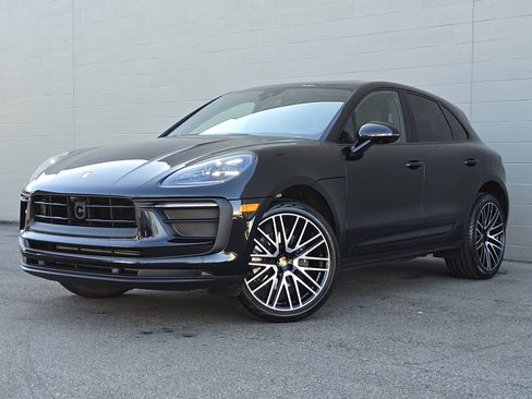 Certified 2025 Porsche Macan image 1