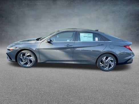 New 2025 Hyundai Elantra Limited image 28