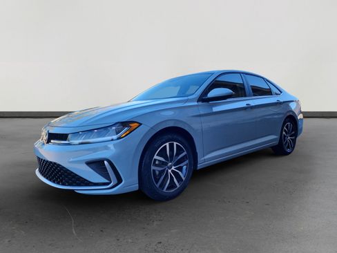 Certified 2025 Volkswagen Jetta SE image 1