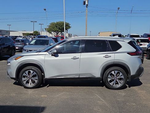 Used 2021 Nissan Rogue SV w/ Premium Package FWD image 2