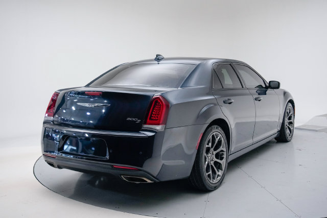 Used 2018 Chrysler 300 S w/ 300S Premium Group 2 RWD image 5
